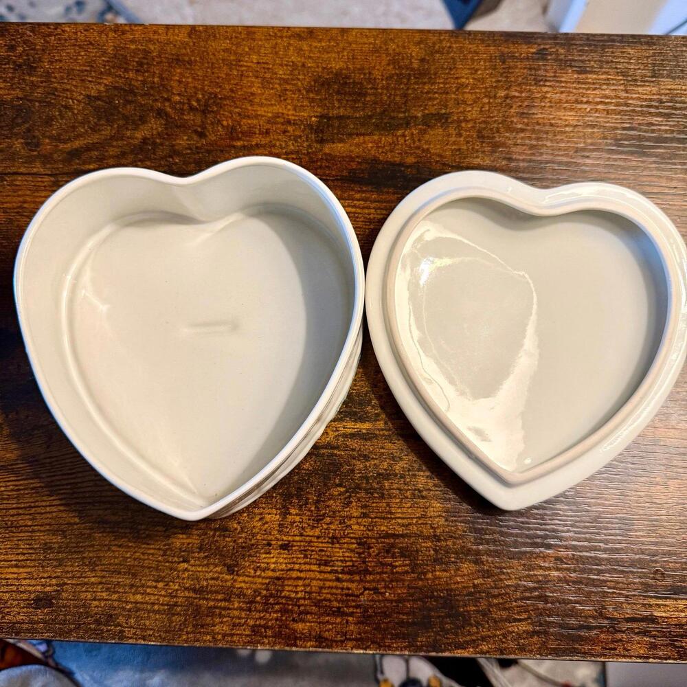 Vintage Charming Porcelain Valentine’s Day Collectible Jewelry/Trinket Box - Picture 6 of 7